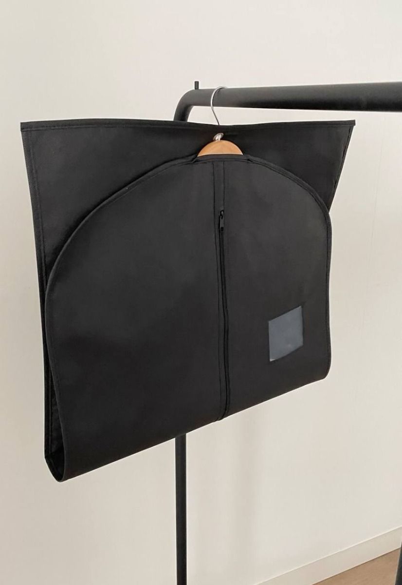 Enkele kledinghoes met venster Non Woven. 150x60 cm met rits zwart.