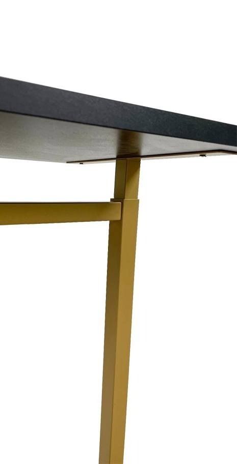 Kledingrek design goud met legplank detail schap