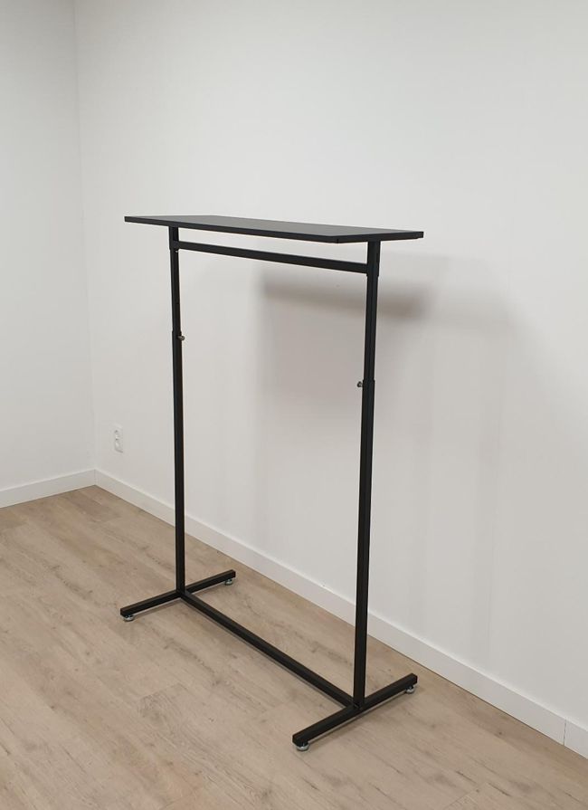 Kledingrek design 98 x 123-187cm verstelbaar zwart met zwart legbord midden hoogte