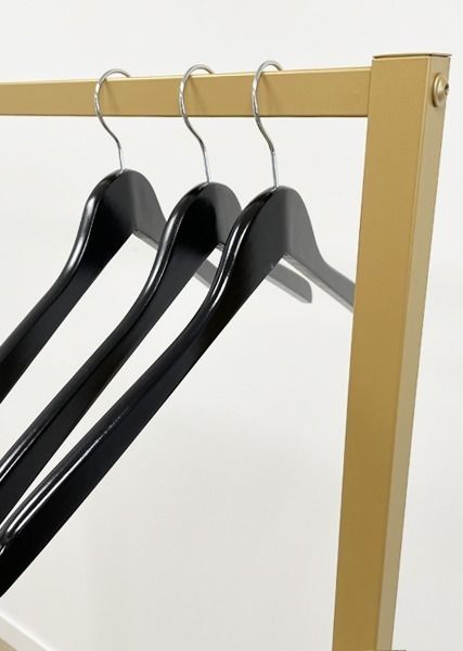 Kledingrek design recht goud 125 x 60cm detail top 1