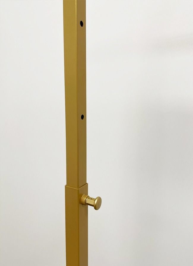 Kledingrek goud detail hoogte verstelling