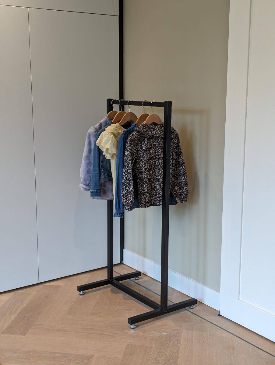 Kledingrek design zwart 60 x 125 cm voorbeeld met kinderkleding