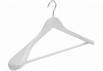 Kledinghanger hout 45 cm brede schouders en broeklat wit W005