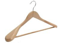 Kleerhanger 45 cm met brede schouders en broeklat Blank gelakt
